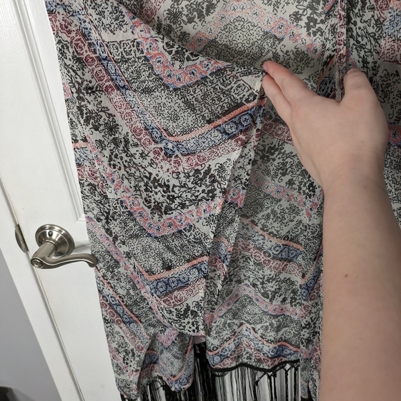 Maurices+ Fringed Hem Bohemian‎ Open Front Geometric Print Shawl Size 2/3 - Picture 4 of 6